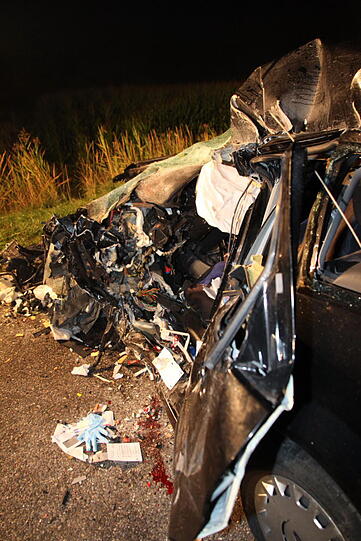 In der Nacht von Dienstag auf Mittwoch ereignete sich ein schlimmer Verkehrsunfall. Die B15 bei Rosenheim war vier Stunden gesperrt.