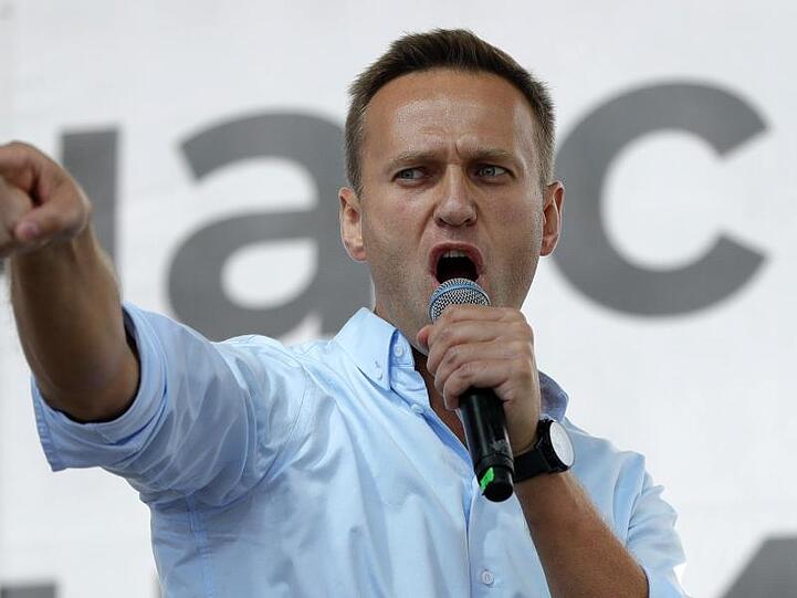 Alexej Nawalny, Oppositionsführer aus Russland, spricht bei einem Protest in Moskau.