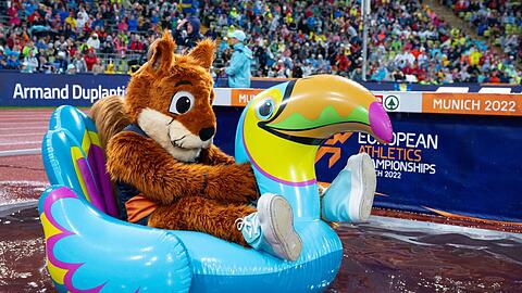 Das Maskottchen "Gfreidi" der European Championships in Aktion.