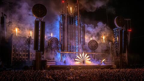 Till Lindemann und seine Rammstein-Kollegen vor wenigen Tagen bei einem Konzert in Dänemark.