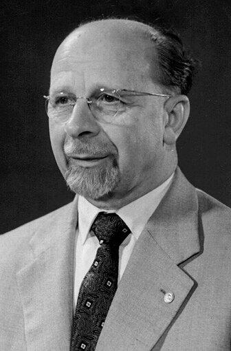 Die möglicherweise bekannteste unwahrheitsgemäße Behauptung eines Politikers stammt vom ehemaligen SED-Vorsitzenden Walter Ulbricht: "Niemand hat die Absicht, eine Mauer zu errichten."