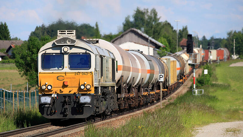 Wenn G&uuml;terz&uuml;ge vorbeifahren, wackeln in Trudering die Gl&auml;ser in den Schr&auml;nken. In Zukunft sollen noch mehr Z&uuml;ge fahren &ndash; und doch k&ouml;nnte es f&uuml;r die Anwohner besser werden.