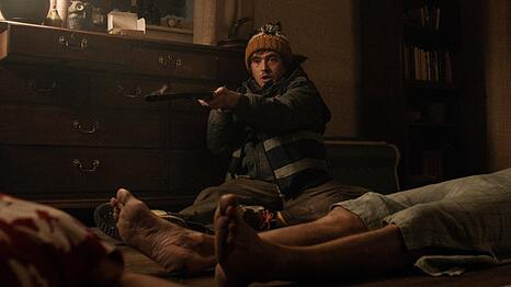 Hat einen richtig, richtig miesen Tag erwischt: Krankenhaus-Kurier Bryan (Austin Abrams) in "Resident Evil".