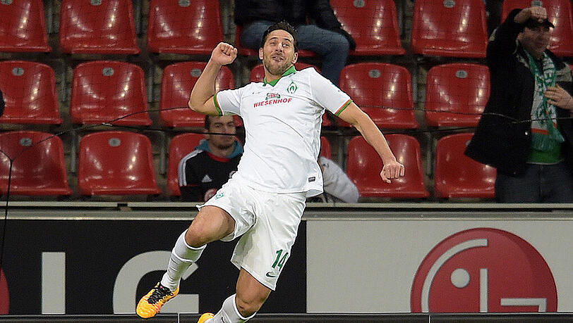 Claudio Pizarro feiert seinen Treffer zum 2:0. Claudio Pizarro feiert seinen Treffer zum 2:0.