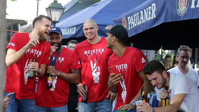 Weitere Impressionen von der Meisterfeier der Bayern-Basketballer am Nockherberg.