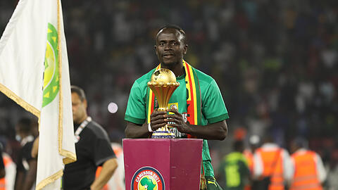 Sein größter Erfolg mit der Nationalmannschaft: Seit dem Gewinn des Afrika-Cups wird der Stürmer im Senegal verehrt wie ein Heiliger.
