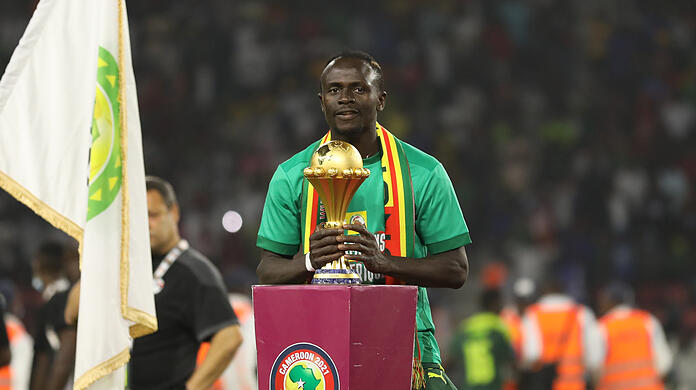Sein größter Erfolg mit der Nationalmannschaft: Seit dem Gewinn des Afrika-Cups wird der Stürmer im Senegal verehrt wie ein Heiliger.