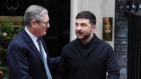 Der britische Premier empfängt den ukrainischen Präsidenten in der Downing Street.