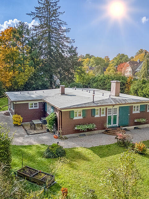 Das historische Atelier-Haus ist 1928 nach den Pl&auml;nen des renommierten Architekten Richard Riemerschmid gebaut worden. Interessenten k&ouml;nnen es abholen.