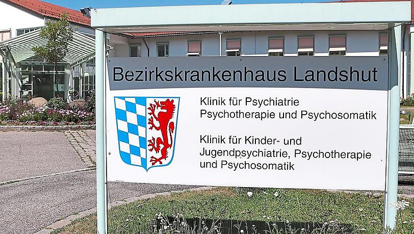 Das Landshuter Bezirkskrankenhaus. Hier endete eine tagelange Vermisstensuche auf tragische Art und Weise.