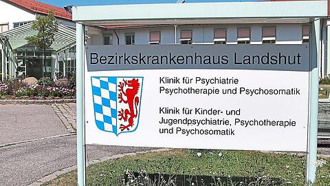 Das Landshuter Bezirkskrankenhaus. Hier endete eine tagelange Vermisstensuche auf tragische Art und Weise.