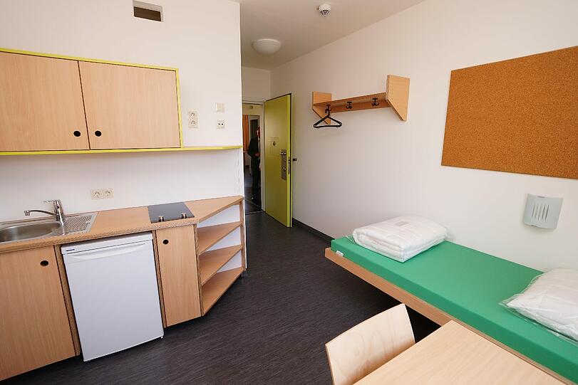 Die Zimmer der Insassen sind schlicht.