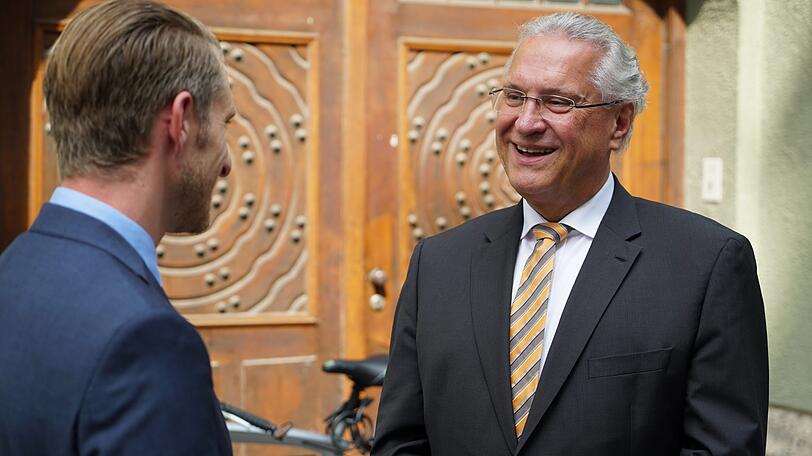 Joachim Herrmann im Gespräch mit einem Super-Recogniser der Polizei München.