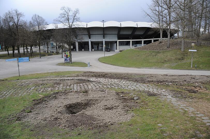 Olympiapark wird saniert. Das ist auch nötig, wie diese Bilder zeigen.