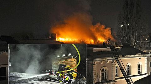 Feuer in der Silvesternacht in München: In der Wilhelmstraße war ein Dachstuhl in Brand geraten. Die Bilder von der Feuerwehr.
