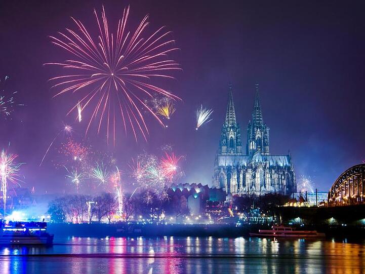 Feuerwerk in Köln in der Silvesternacht 2018/2019.