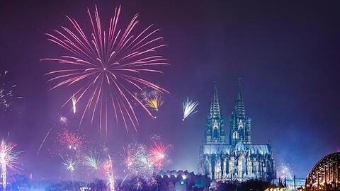 Feuerwerk in Köln in der Silvesternacht 2018/2019.