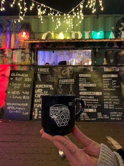 Eine Tasse Punsch. Eine Tasse Punsch.