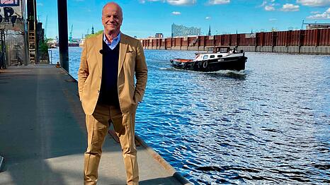Der geb&uuml;rtige Kasselaner Hubertus Meyer-Burckhardt war Regieassistent am Hamburger Thalia Theater, Kreativdirektor einer internationalen Werbeagentur, Vorstand bei Axel Springer und ProSiebenSat.1 und erfolgreicher Filmproduzent. Dem TV-Publikum ist er vor allem als Moderator der NDR Talk Show bekannt.