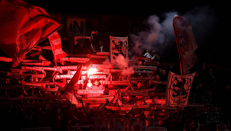 Sorgen bei den Stadtderbys f&uuml;r eine besondere Stimmung: Die Fans des FC Bayern.