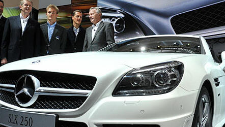 Großer Bahnhof in Stuttgart für den neuen Mercedes SLK. Großer Bahnhof in Stuttgart für den neuen Mercedes SLK.