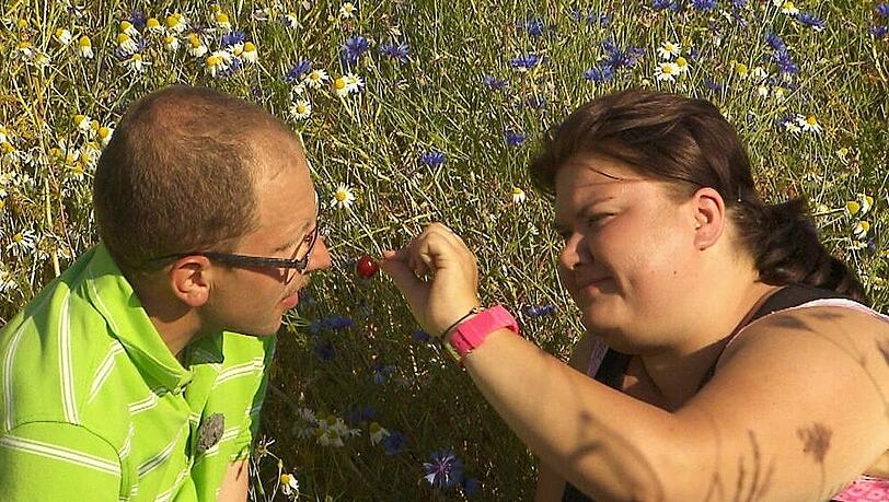 Mit den beiden ist gut Kirschen essen: Bauer Steffen und die "wilde" Nicole Mit den beiden ist gut Kirschen essen: Bauer Steffen und die "wilde" Nicole