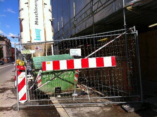 Und nach vorne zur Paul-Heyse-Straße sind es ebenfalls etwa 40 neue Wohnungen. Die Baustelle an der Straße sah im Oktober 2013...