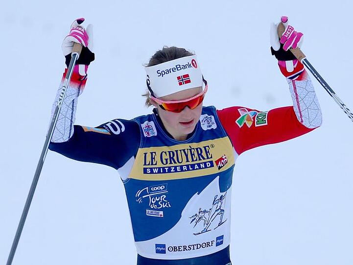 Ingvild Flugstad Östberg aus Norwegen jubelt im Ziel. Foto: Karl-Josef Hildenbrand