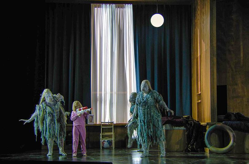 "Die G&ouml;tterd&auml;mmerung" ist der vierte und letzte Teil von Richard Wagners "Ring" und erz&auml;hlt vom Untergang einer ganzen Weltordnung.