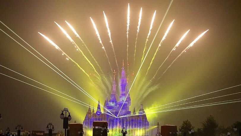 Im Juni setzte Disney mit der Eröffnung seines ersten Resorts in China einen Meilenstein. Foto: Str Im Juni setzte Disney mit der Eröffnung seines ersten Resorts in China einen Meilenstein. Foto: Str