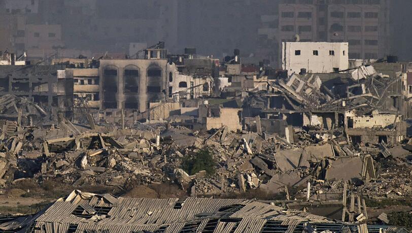 Wegen der katastrophalen Lage im Gazastreifen hat die EU-Kommission eine Einschränkung der Zusammenarbeit mit Israel vorgeschlagen.