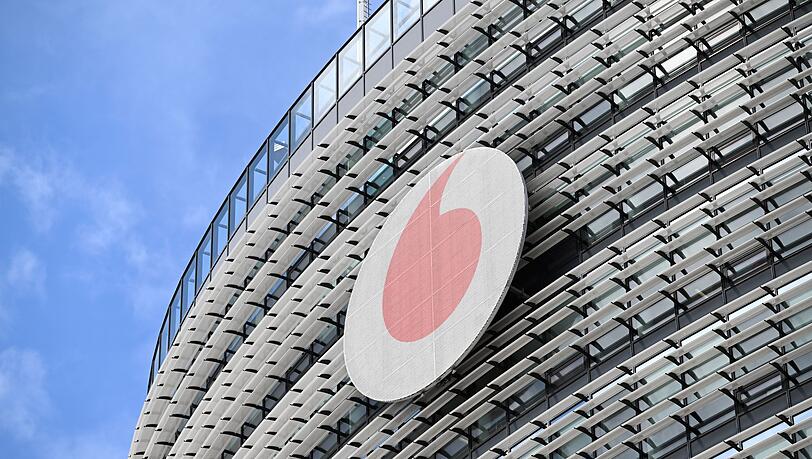 Das Vodafone-Logo an der Deutschlandzentrale des Telekommunikationskonzerns in Düsseldorf. (Archivbild) Das Vodafone-Logo an der Deutschlandzentrale des Telekommunikationskonzerns in Düsseldorf. (Archivbild)