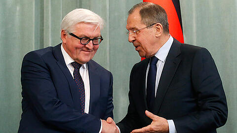 Außenminister Frank-Walter Steinmeier (SPD) will mit seinem russischen Amtskollegen Sergej Lawrow in Jekaterinburg über die Krim-Krise beraten. Bei dem Treffen wird es auch um die verzweifelte Lage in der syrischen Stadt Aleppo gehen.