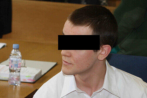 Marcus R. (24) wollte einem Kumpel helfen. Er wählte das falsche Mittel und steht jetzt selbst als Angeklagter vor Gericht.