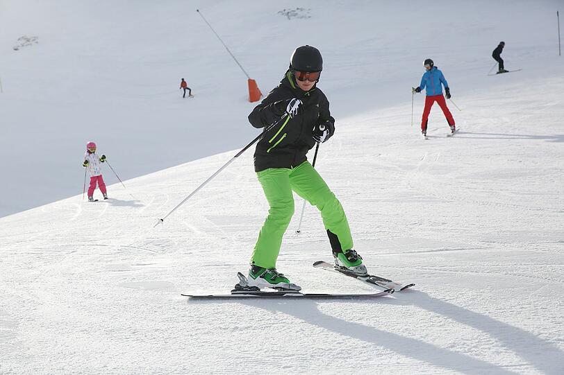 Zum Saison-Start schenkte die AZ 100 Lesern einen exklusiven Pistentag im Zillertal. Die Bilder von der Skigaudi in Hochfügen.