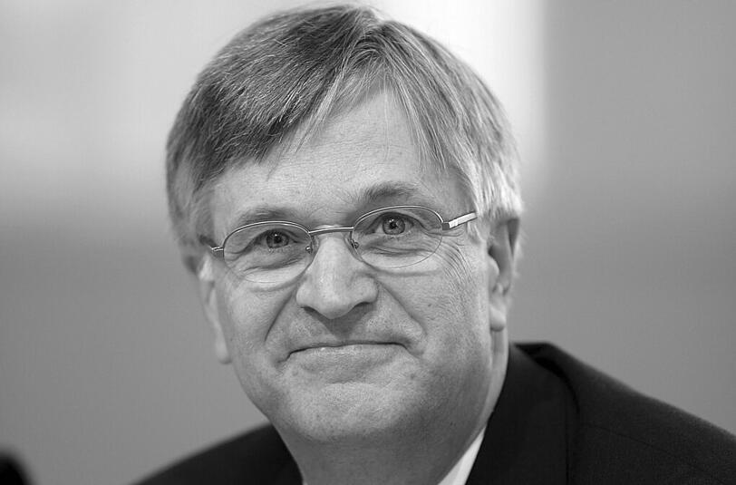 CDU-Politiker und Bundestagsvizepräsident Peter Hintze starb am 26. November 2016 im Alter von 66 Jahren an den Folgen einer Krebserkrankung.