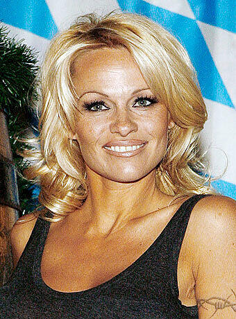 Freitag: Also doch alles nur PR: Ex-"Baywatch"-Star Pamela Anderson und Ex-Mann Tommy Lee wohnen wieder zusammen, sind aber kein Paar. Die Schauspielerin hat eine neue Reality-Show zu bewerben: "Pam: Girl on the Loose".
