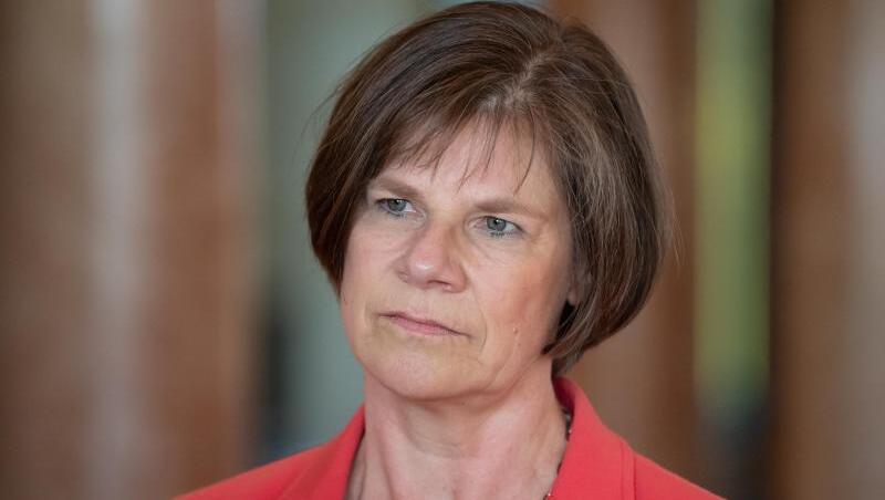 Virologin Ulrike Protzer kommt zu einer Kabinettssitzung. Foto: Sven Hoppe/dpa/Archivbild Virologin Ulrike Protzer kommt zu einer Kabinettssitzung. Foto: Sven Hoppe/dpa/Archivbild