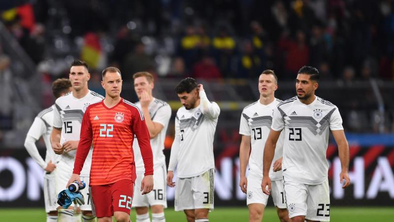 Gang in die Kurve: Die DFB-Elf bedankt sich bei den Fans in Dortmund. Gang in die Kurve: Die DFB-Elf bedankt sich bei den Fans in Dortmund.