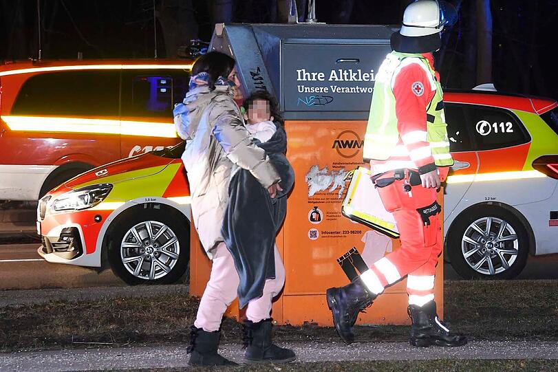 Im Einsatz waren neben zwei Löschzügen und Sonderfahrzeugen der Berufsfeuerwehr auch die Abteilung Oberföhring der Freiwilligen Feuerwehr.