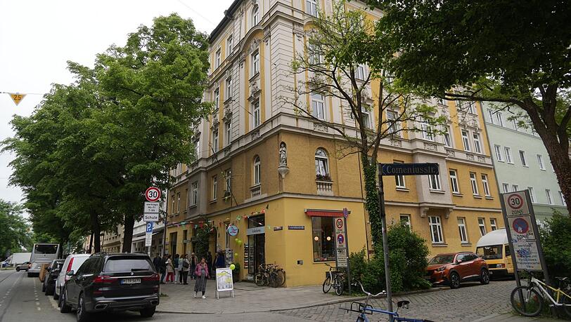 Das Haus in der Wörthstraße 8 in Haidhausen. Das Haus in der Wörthstraße 8 in Haidhausen.