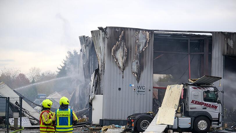Die Halle wurde stark beschädigt. Die Halle wurde stark beschädigt.