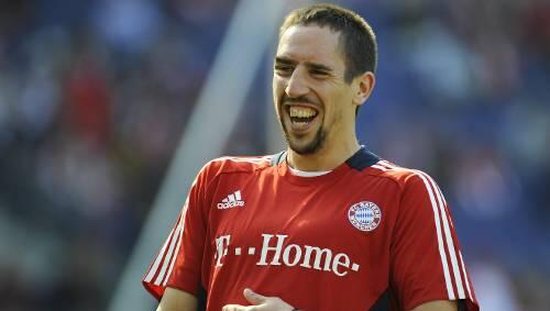 Hat gut lachen ob der vielen Mega-Angebote: Franck Ribéry. Hat gut lachen ob der vielen Mega-Angebote: Franck Ribéry.