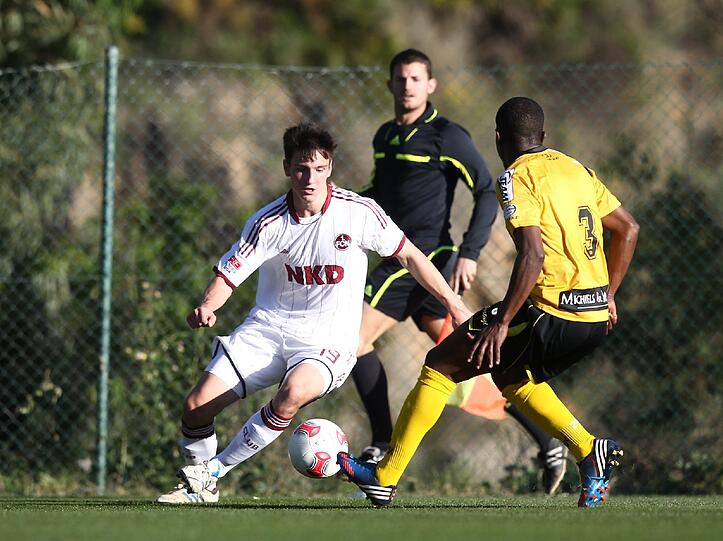 Noah Korczowski gegen Hassan El Mouataz.