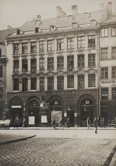 Das Stammhaus der Handelsfirma Angelo Sabbadini, die Knorrs Familie gehörte, in der Kaufingerstraße in München.