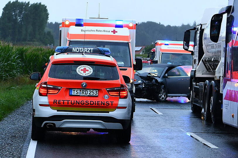 Schwerer Verkehrsunfall auf der B304 nahe Traunreut