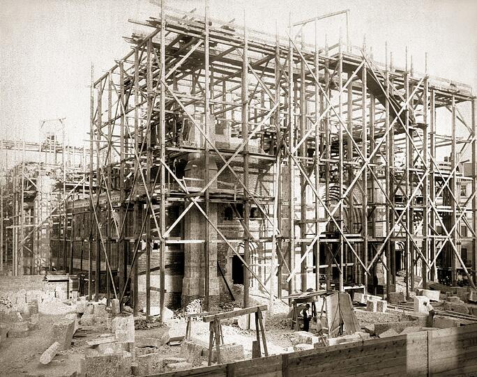 1889: Das moderne Lehel entsteht: Hier der Bau der &bdquo;neuen&ldquo; St.-Anna-Pfarrkirche.