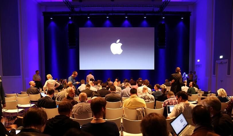Apple hat erstmals ein neues günstigeres iPhone-Modell vorgestellt. Das Gerät heißt wie erwartet iPhone 5C und hat ein Gehäuse aus Plastik in bunten Farben. Die Bilder aus dem Berliner Apple-Store.