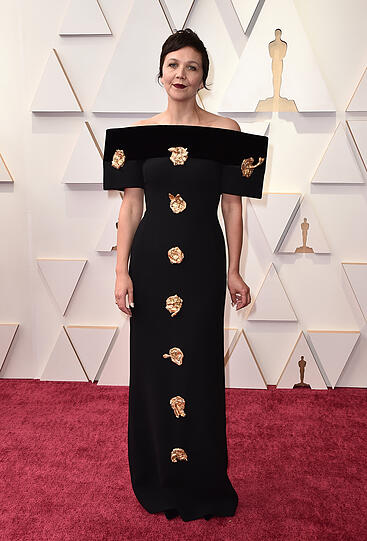 Was will Maggie Gyllenhaal mit ihrem T-förmigen Buchstabenkleid ausdrücken?