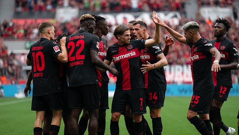 Leverkusen gewann zum Auftakt in einer hochklassigen Partie mit 3:2 gegen Leipzig.